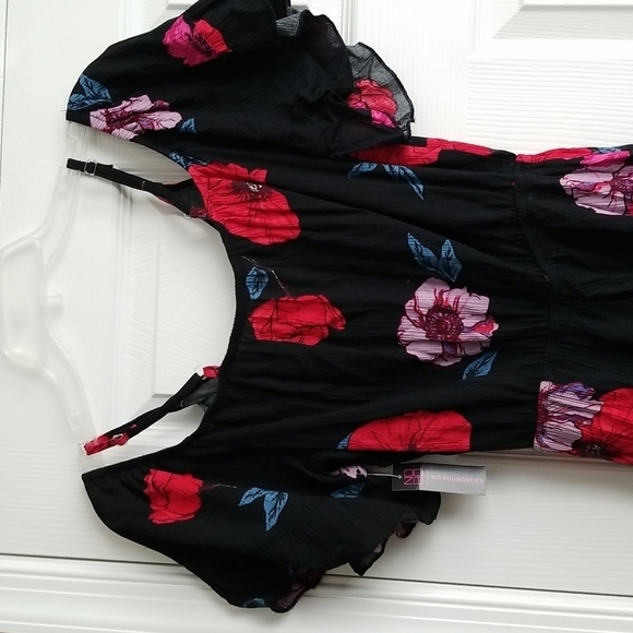 No Boundaries Women's Cold Shoulder Romper - Picture 8 of 12